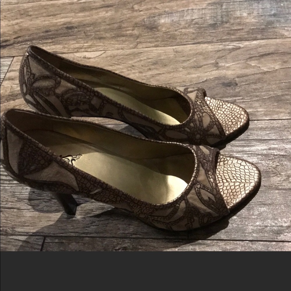 Carlos Santana open toe pumps
